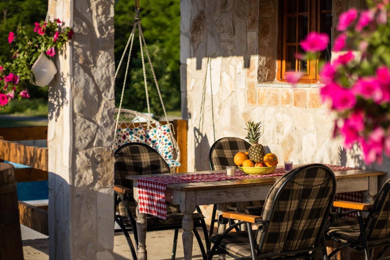 Burzan Bungalovi Podgorica Exteriör bild