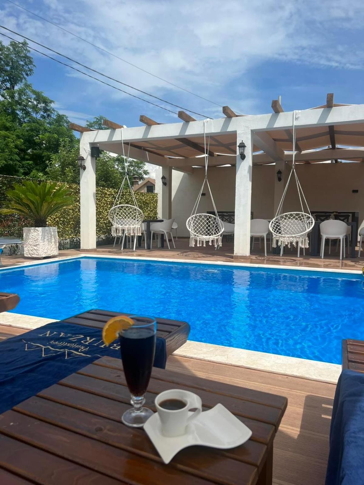 Burzan Bungalovi Podgorica Exteriör bild